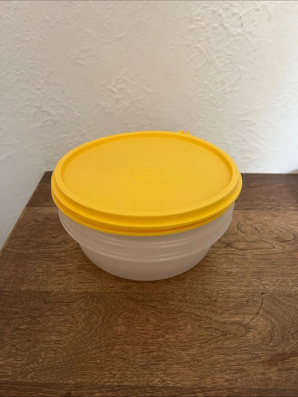 Tupperware storage bowls set